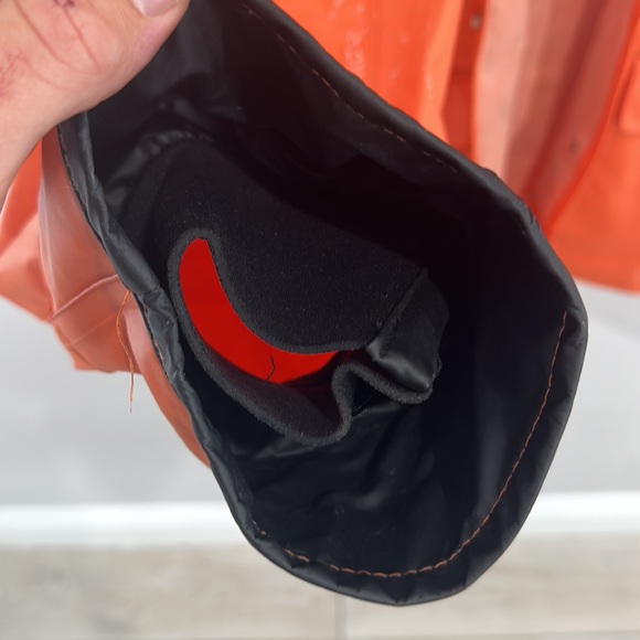 Carhartt rain Jacket pretty well worn but still completely water proof. - Picture 6 of 8